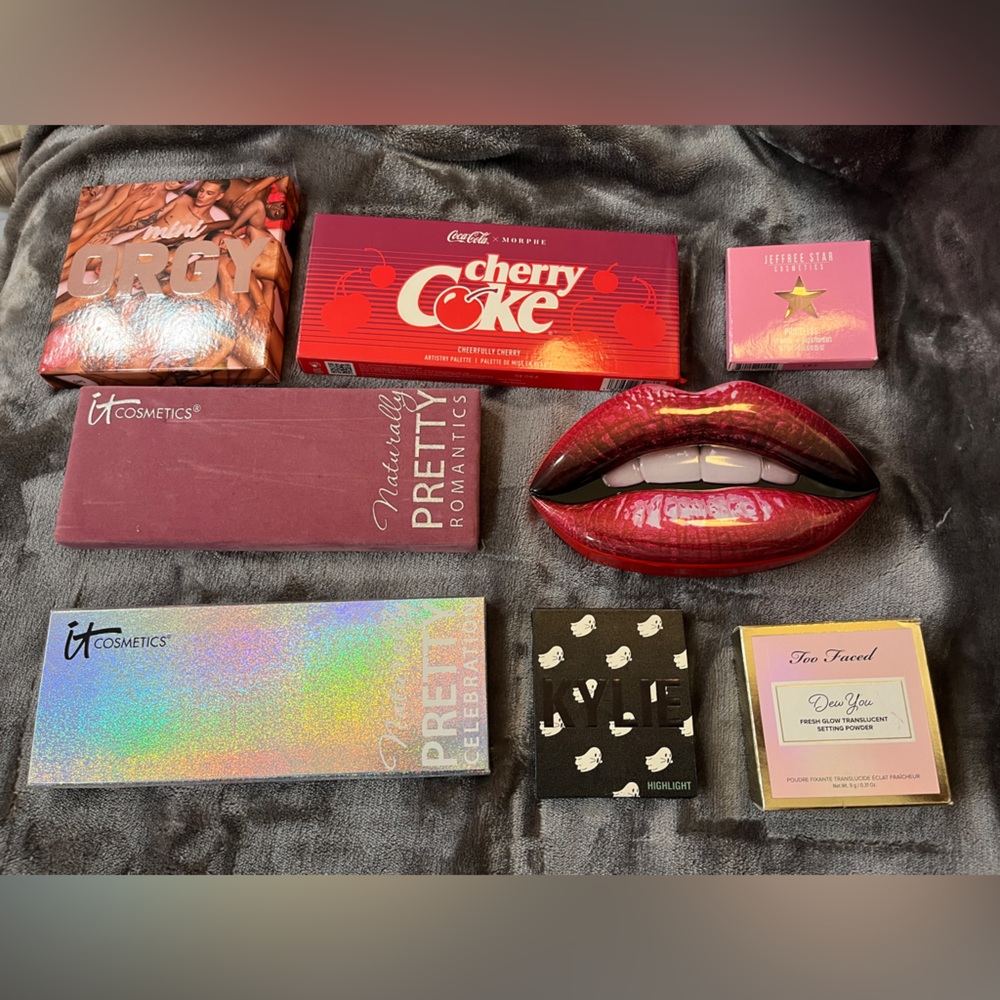 COPY - Lot of eye and face palettes